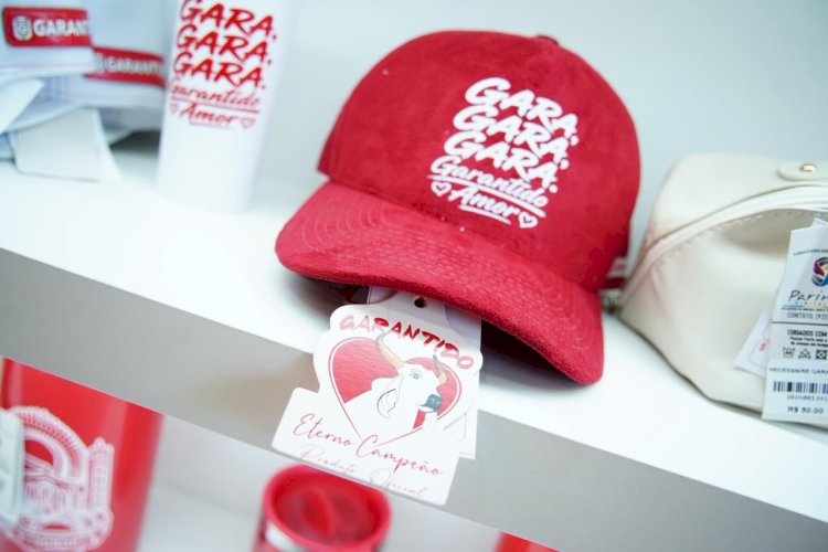 Festival de Parintins: comerciantes e consumidores devem optar por produtos legalizados que fortalecem os bumbás e o comércio oficial*